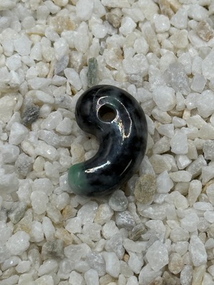 糸魚川翡翠 勾玉 037