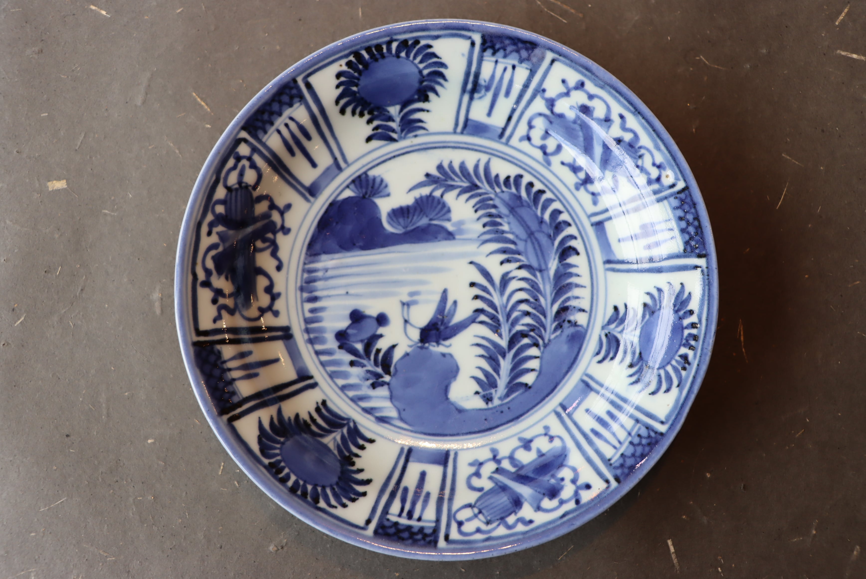 伊万里焼 染付 芙蓉手 バッタ文 中皿 七寸/Imari medium size plate