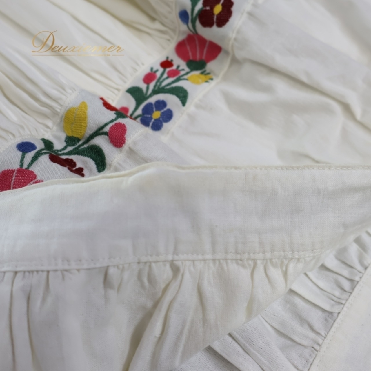 フォークダンス 衣装 スカート ホワイト系 花柄 刺繍 チロリアン チロルスカート 白 赤 青 黄 ハンガリー製 かわいい カントリー ダンス衣装 練習 レッスン イベント カラフル レッド系 ピンク系 ブルー系 イエロー系 グリーン系