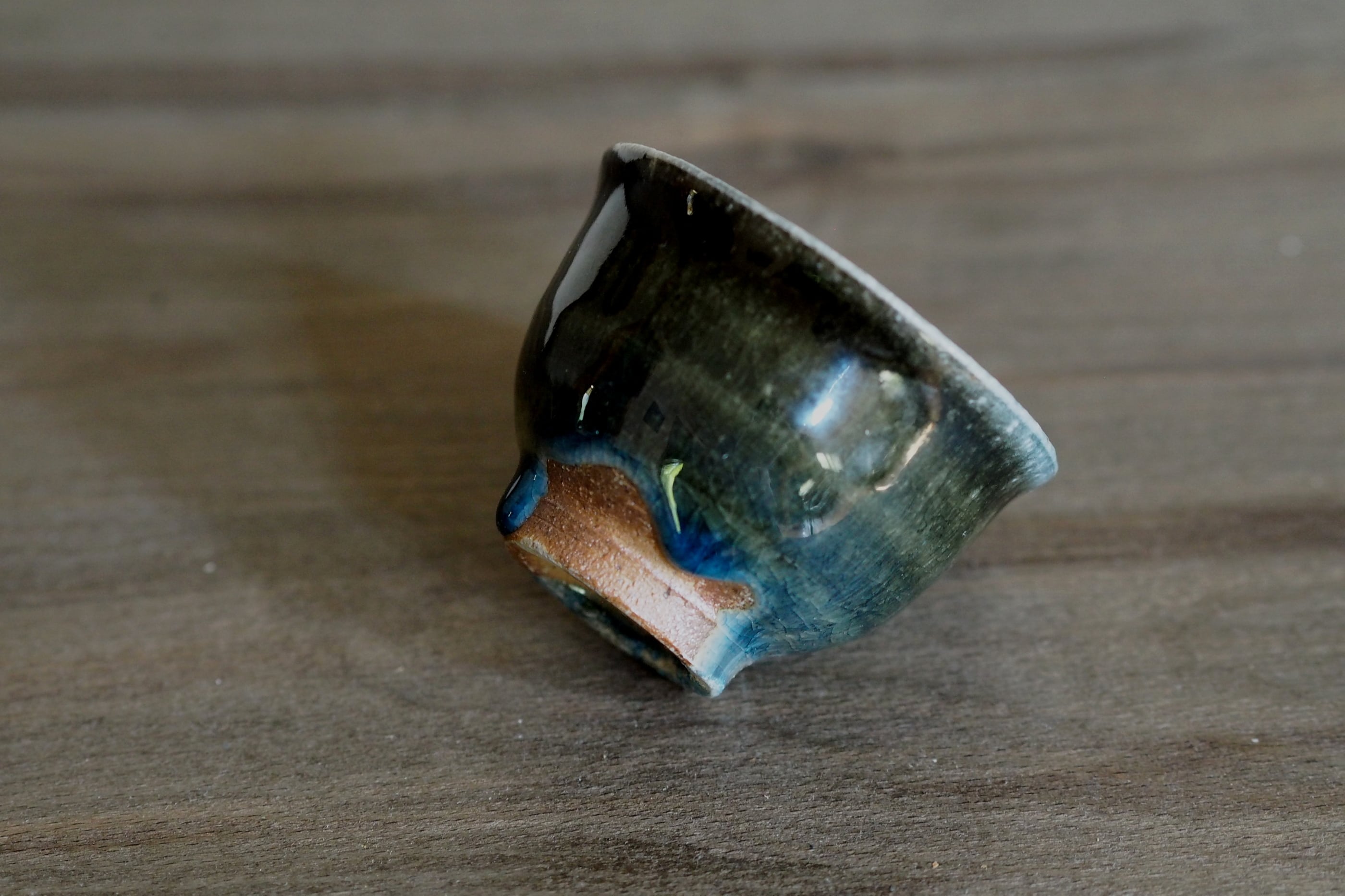 余宮隆 127. 青藁釉ぐい呑 E- | 陶屋なづな