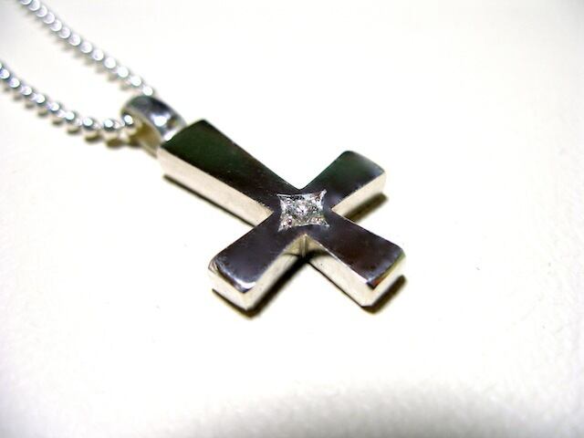 仁尾彫金『一つ星ダイヤプラチナ逆十字クロス』ハンドメイド428 | 仁尾彫金