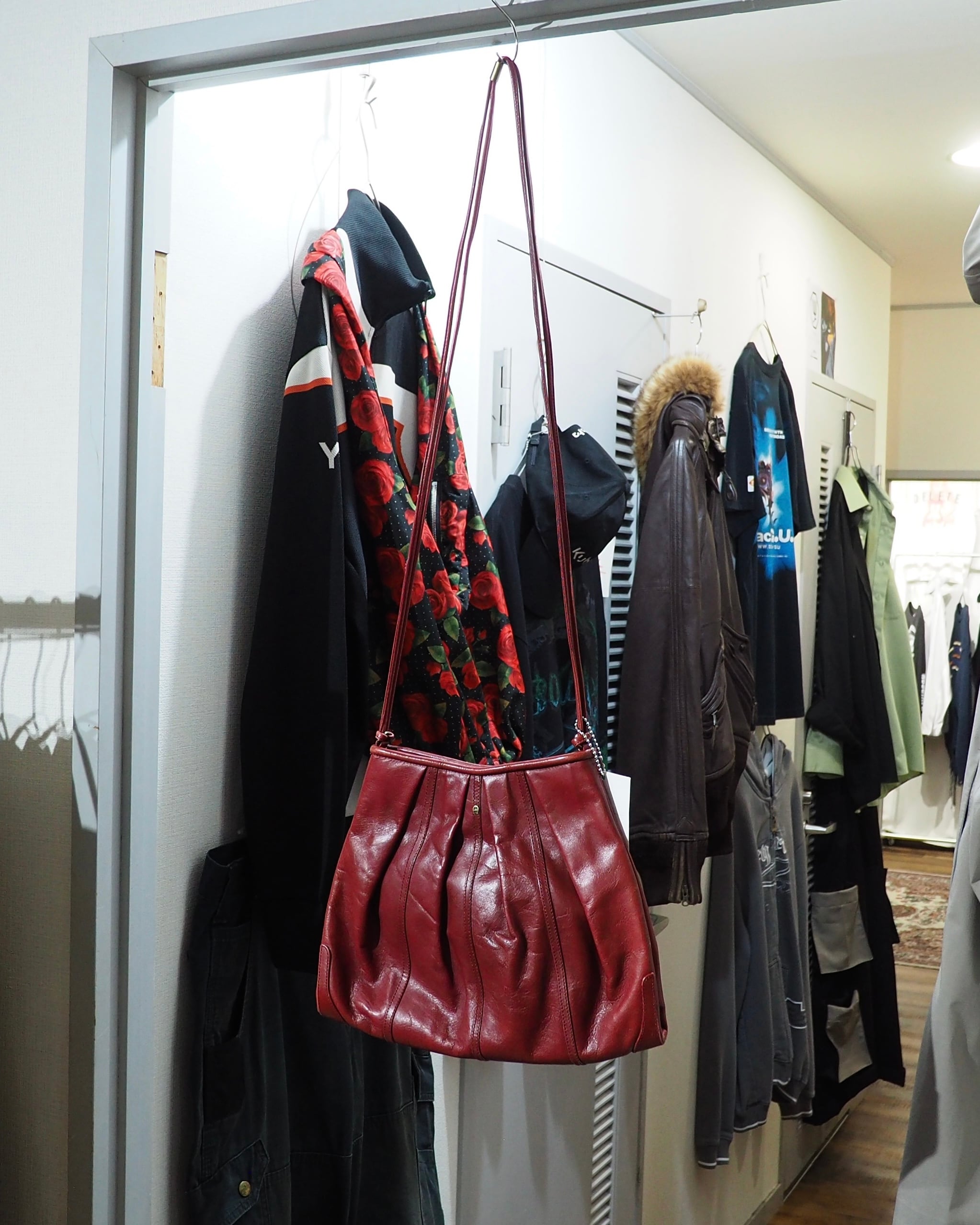 " Etienne Aigner " Dark Bordeaux Color vintage leather shoulder Bag