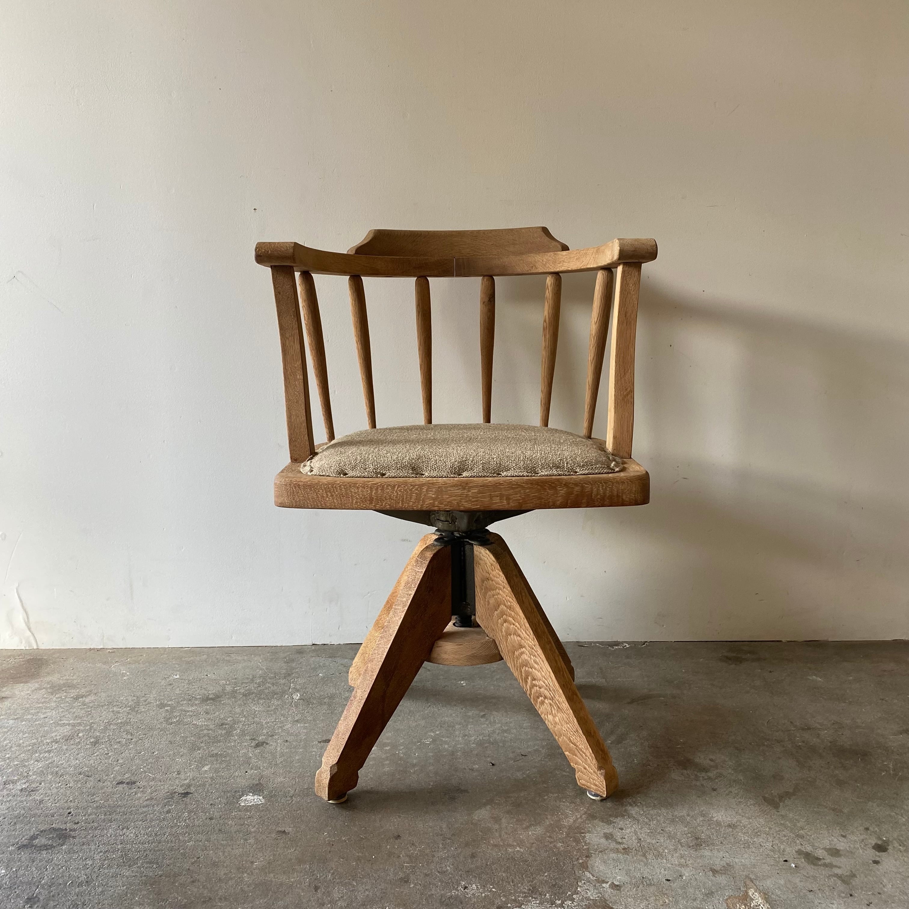 木と織生地の回転椅子　1061