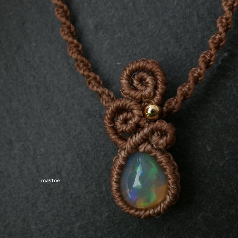 エチオピア産プレシャスオパールの一点物マクラメネックレス <金属フリー>