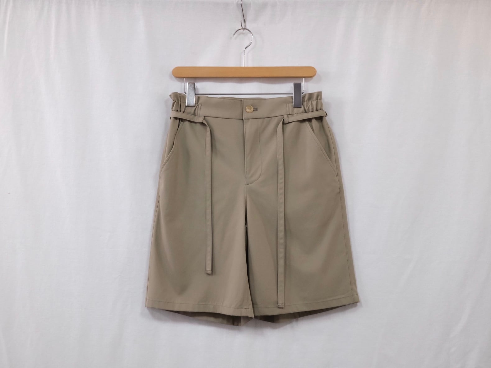 DIGAWEL”SIDE GATHER SHORTS OLIVE” | Lapel online store powered by BASE