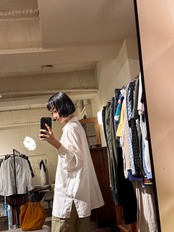 レースカラーシャイニーホワイトブラウス