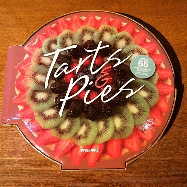 料理の本「Tarts & Pies:  More Than 55 Delicious Recipes」 - 画像1