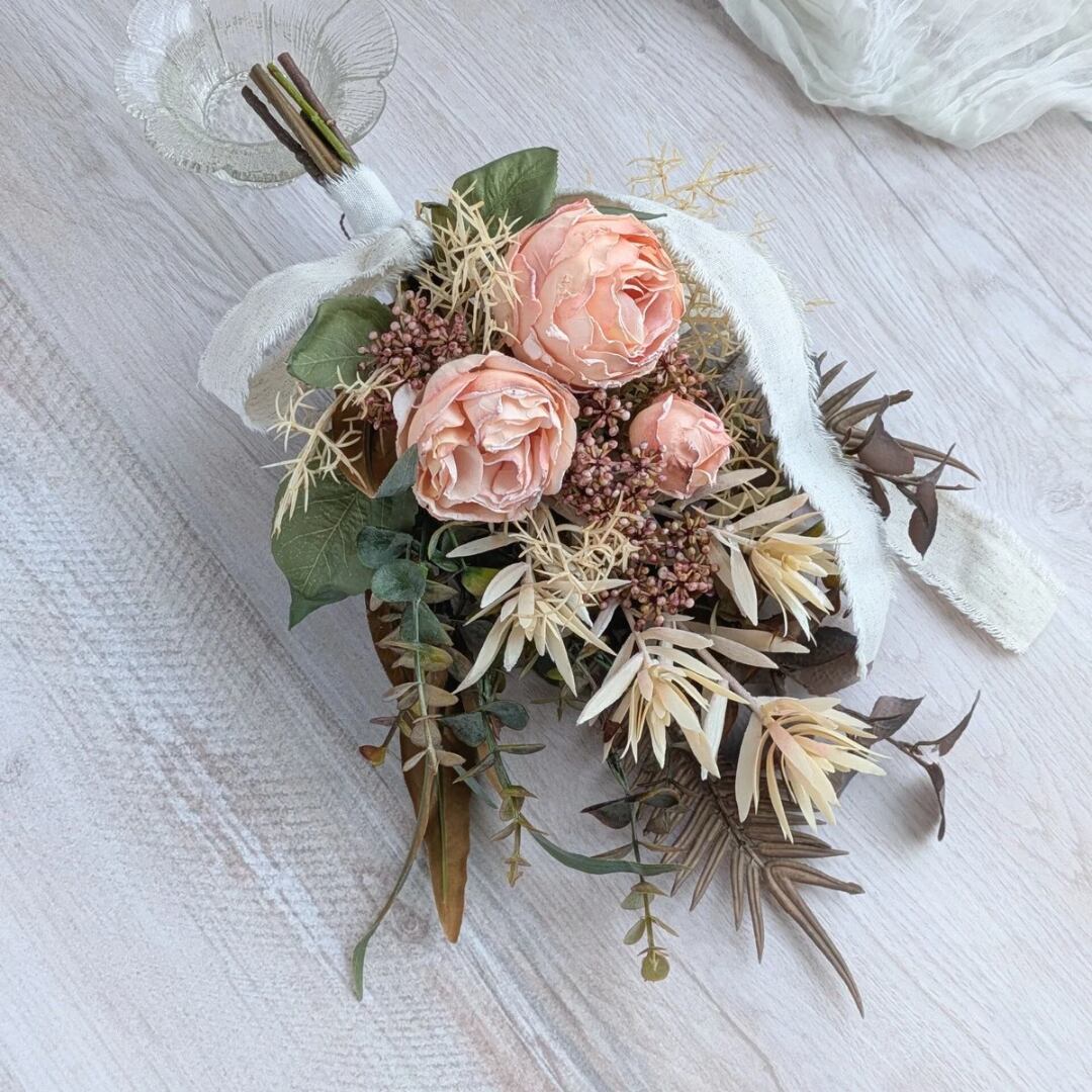 瀬戸内ミモザと数種類のユーカリをシンプルに束ねた　手の平スワッグ ドライフラワー 瀬戸内ミモザと数種類のユーカリをシンプルに束ねた 手の平