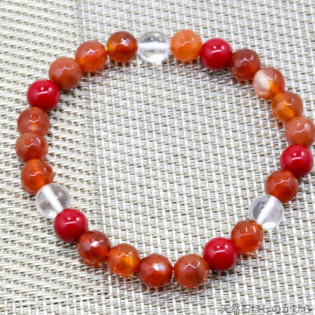 水晶とレッドコーラル（珊瑚）・カーネリアンのブレスレット(772)