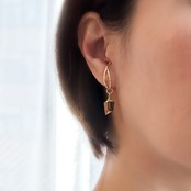 シトリン<スピンドルカット>のイヤーカフ