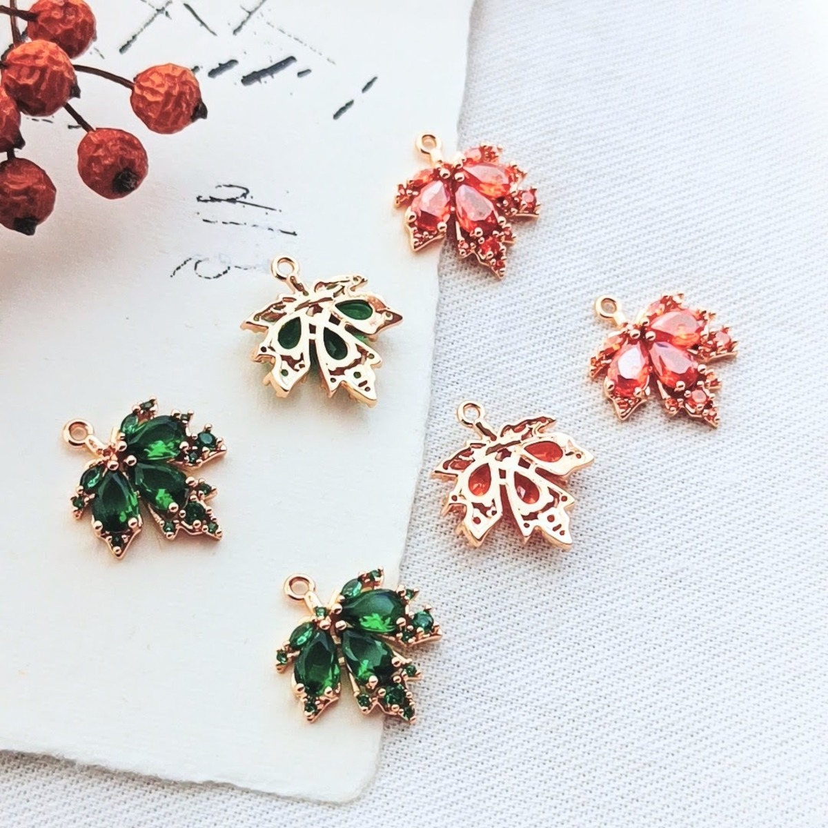 2個】紅葉 楓 ビジュー ゴールド カン付き チャーム アクセサリー  