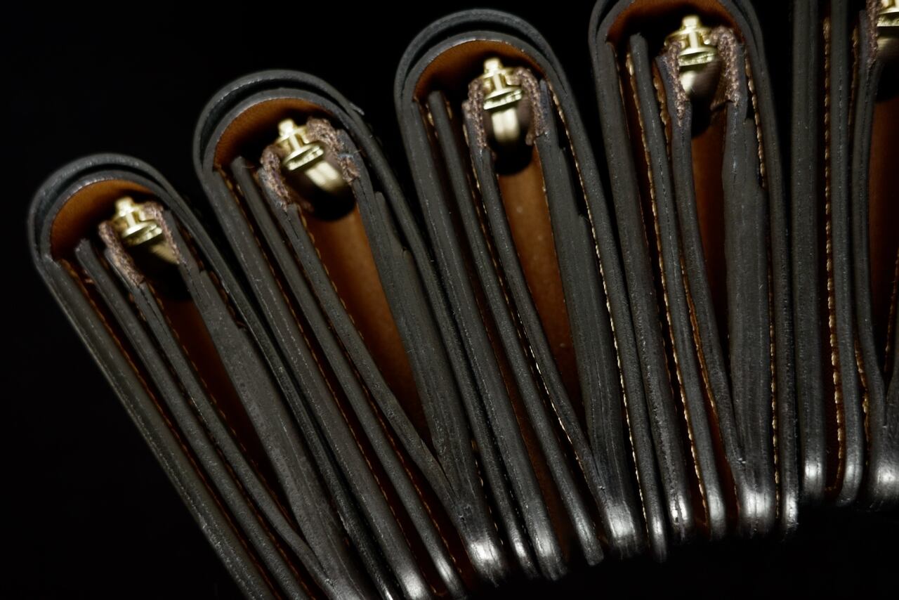 【1回使用】フォルメ　ショートウォレット　ブラック✖️ブラウン 1回使用】フォルメ ショートウォレット ブラック✖️ブラウン forme