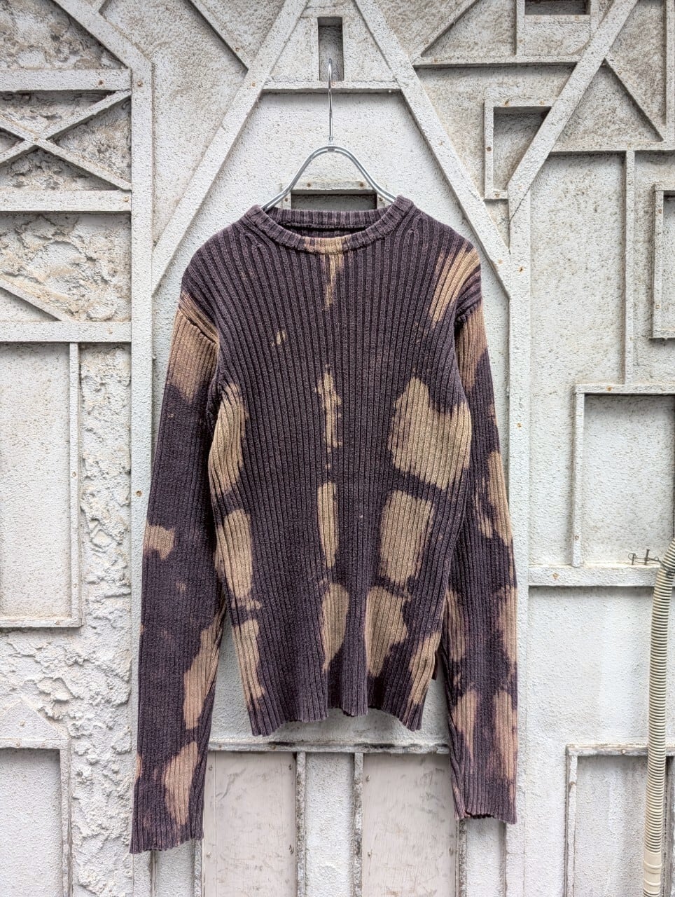 "BLEACH DESIGN RIB KNIT"