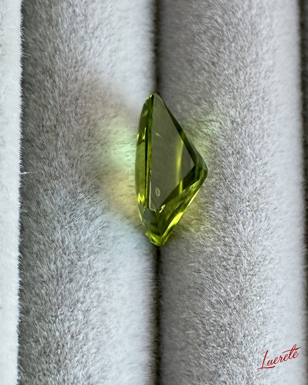 Natural Peridot 1.55ct Loose Gemstone｜天然ペリドット 1.55ct ルース【LE-0053】