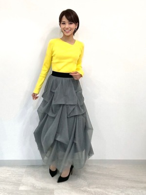 変形ネックパールトップス