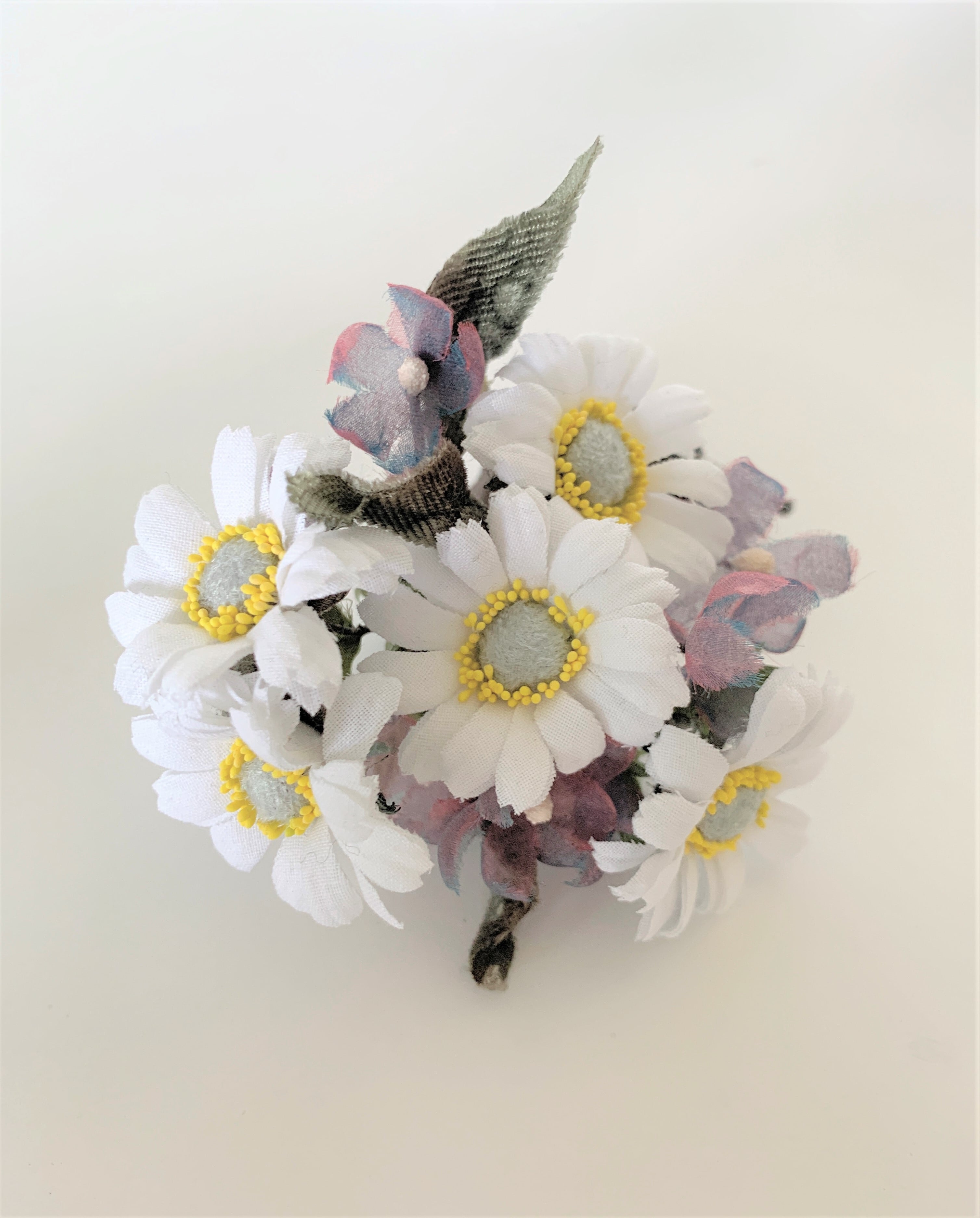 デイジーのコサージュ