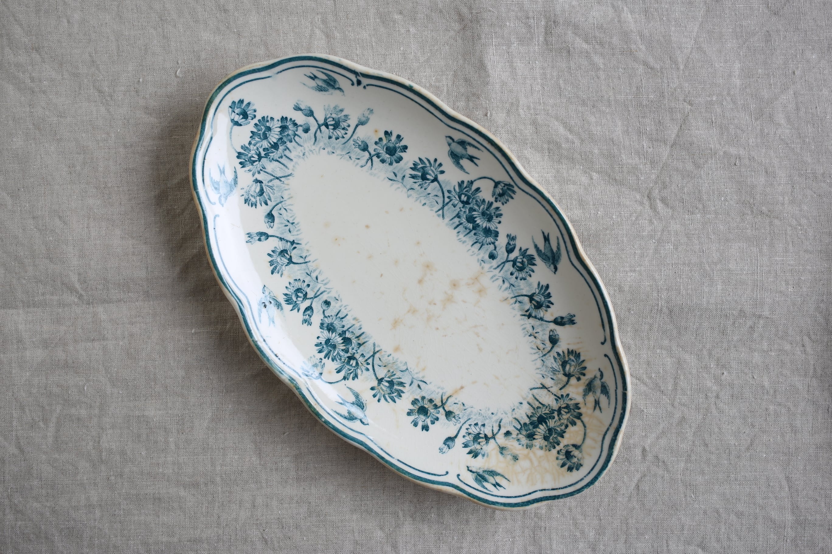 フランス アンティーク SARREGUEMINES サルグミンヌ ラヴィエ オーバル皿『PÂQUERETTES』 N-02305d