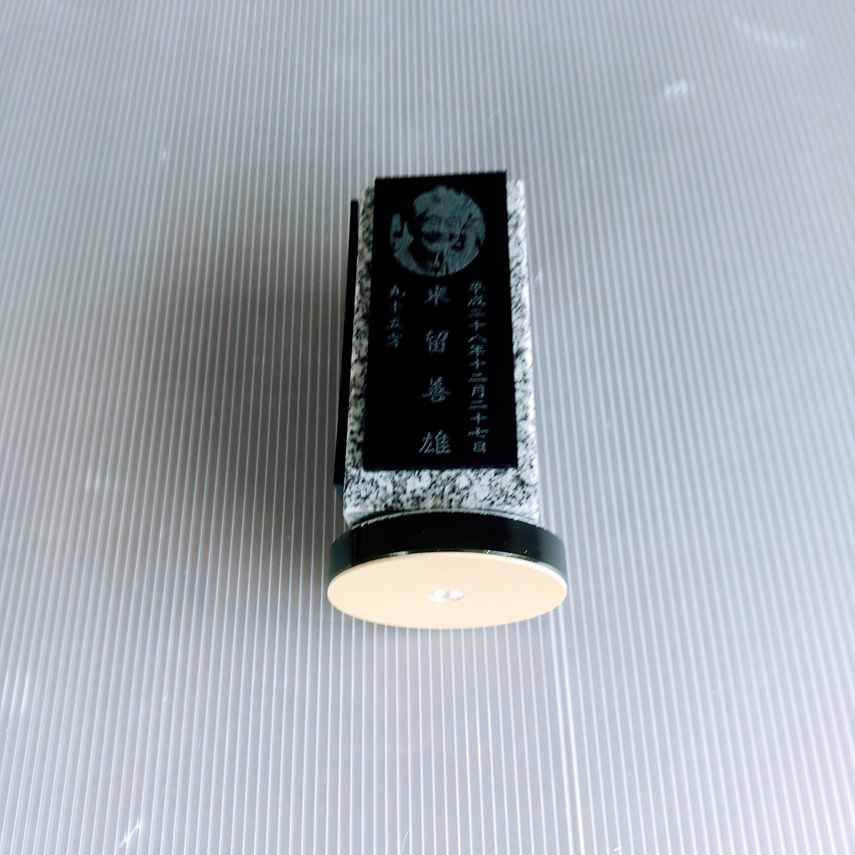 回転位牌　４人用悠想天回　4R50A白　３名様分