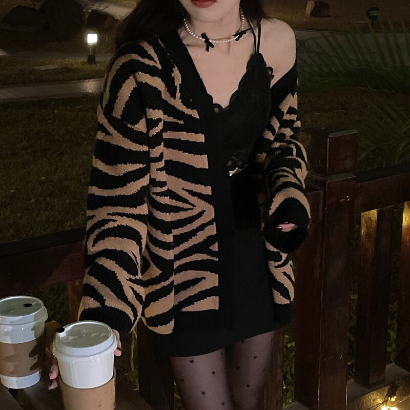 パターンセーター カーディガンジャケット オータムウィンタースタイルルーズニットトップス 秋物 冬物 ブラックストロベリース96056386103