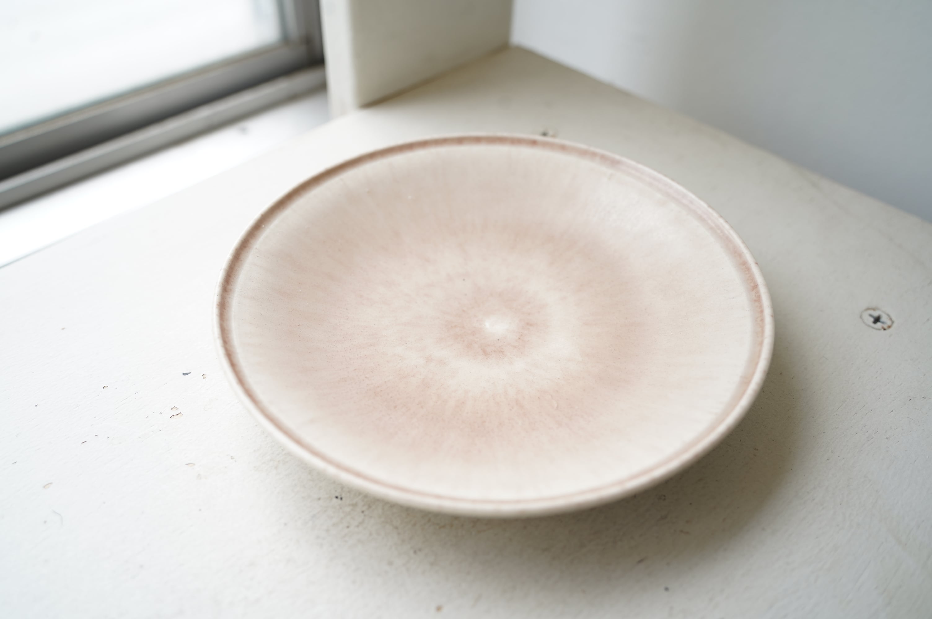 13 白瓷紅霞4寸皿 鈎一馬 Kazuma Magari