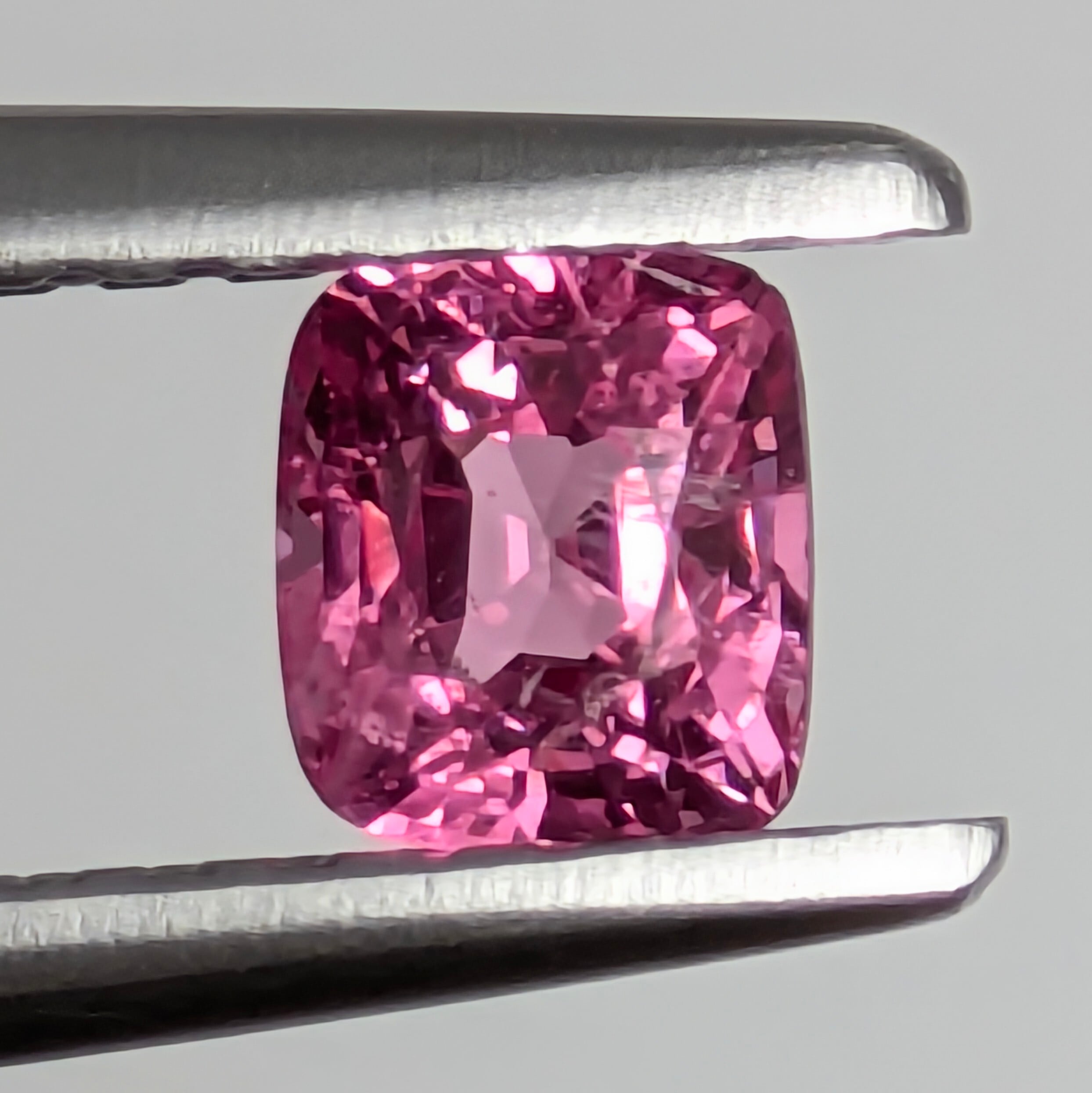 ピンクスピネル ミャンマー・モゴック産【0.39ct】PRO208147 | Gem's