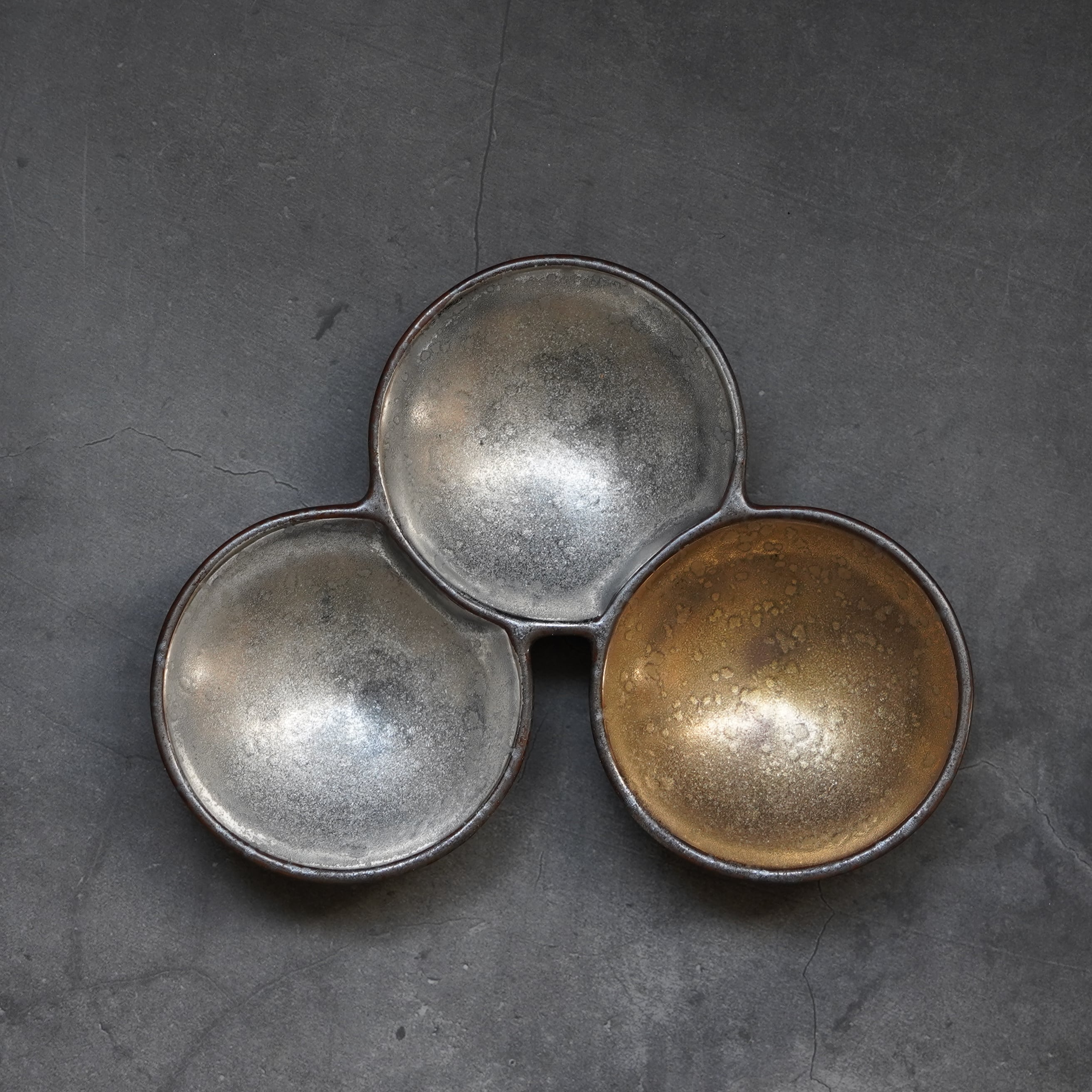 コタロウ 有田焼陶悦窯　晶金ひとかすり　三つ組小付 有田焼 陶悦窯 晶金ひとかすり三つ組小付 | MatsuBokkuri