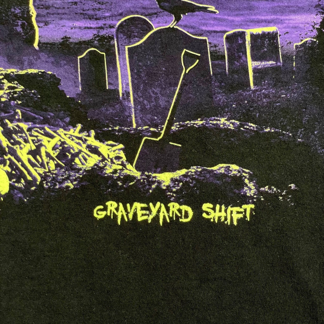 【USA古着】ビッグサイズ GRAVEYARD SHIFT プリント Tシャツ 黒t 真夜中 深夜 イラスト 半袖 夏物 古着