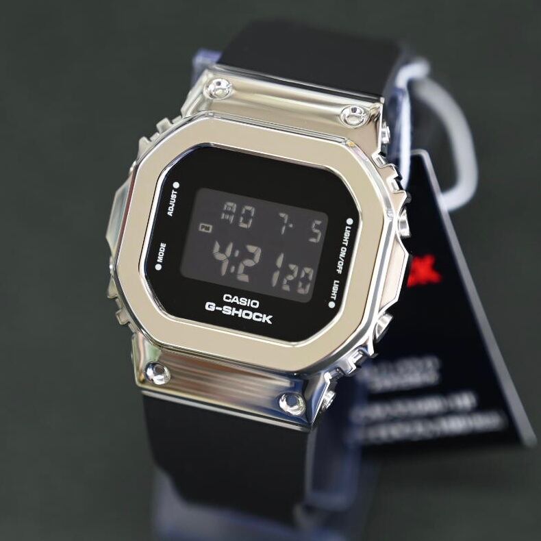 特価★カシオ G-SHOCK GM-S5600-1JF [G-SHOCK S-series ミッドサイズ] メタルフェイス シルバー デジタル 耐衝撃  20気圧防水 レディース腕時計 | 栗田時計店(1966年創業の正規販売店) powered by BASE