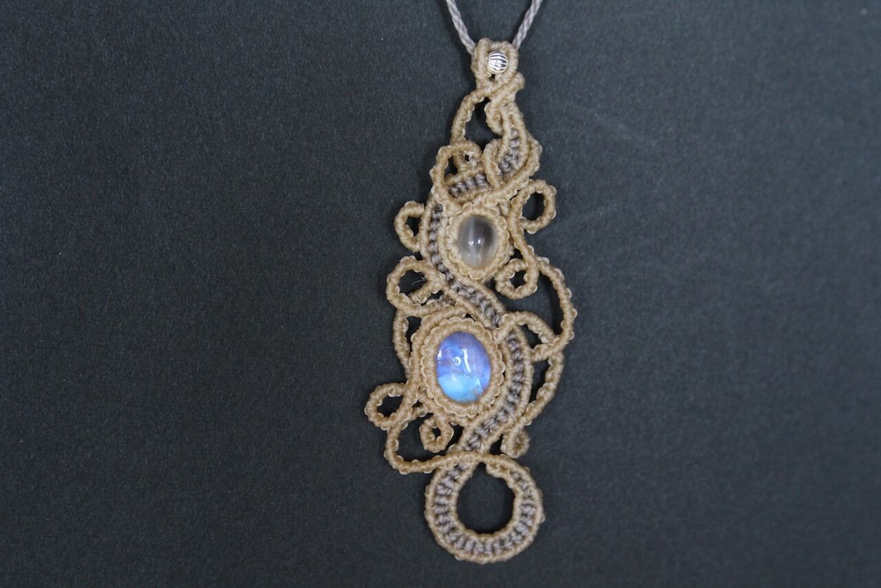 Blue moonstone & moonstone cat's eye micromacrame pendant