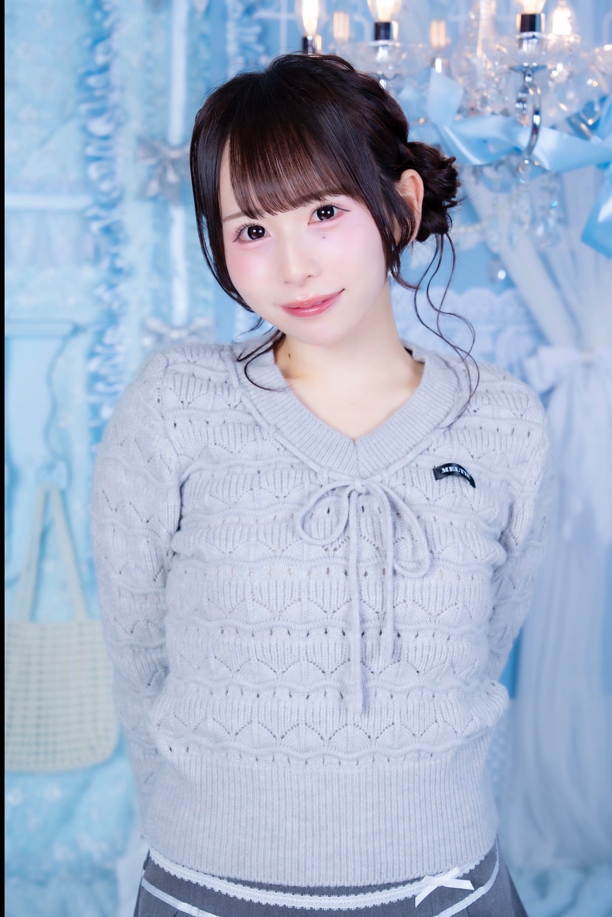 Ribbon V-Neck Knit