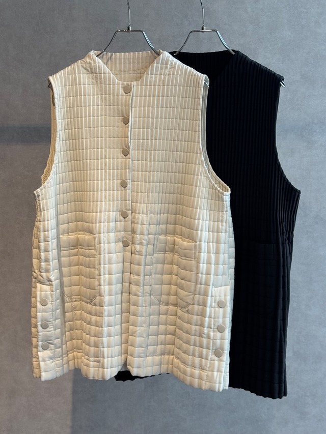accordion pleats quilting long vest
