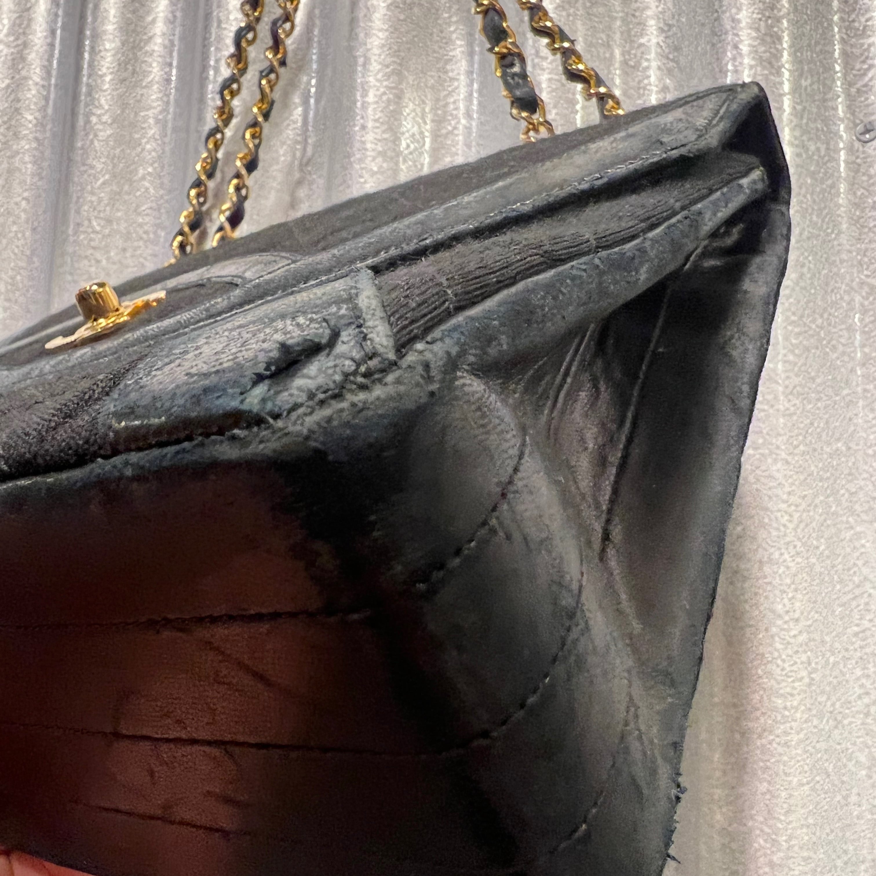 CHANEL vintage chain bag