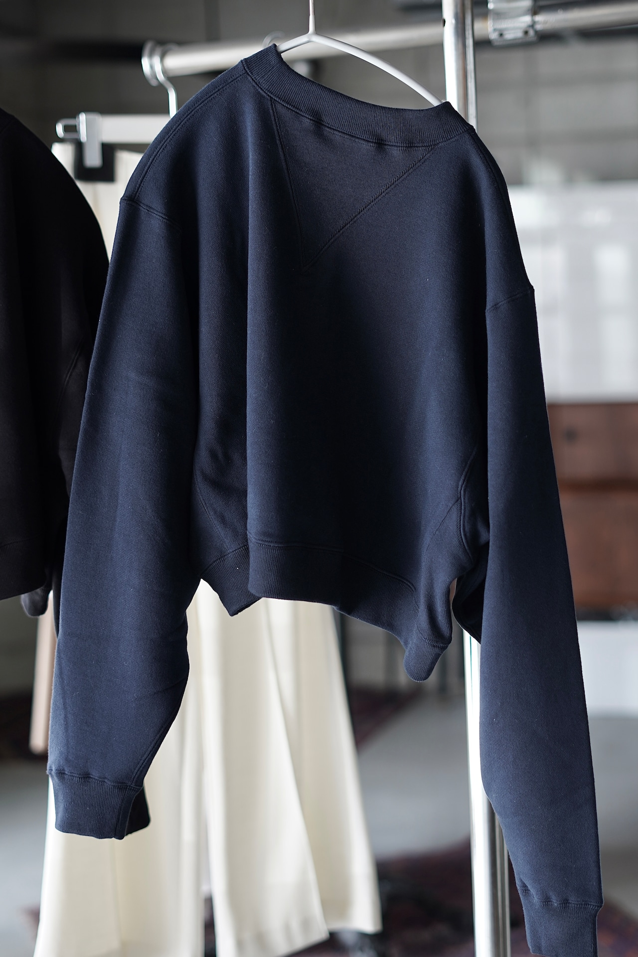 HYKE / CROPPED SWEAT SHIRT (BLACK , TOP GRAY , NAVY) | JUQUI Online