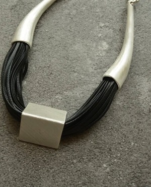 エスニックネックレス