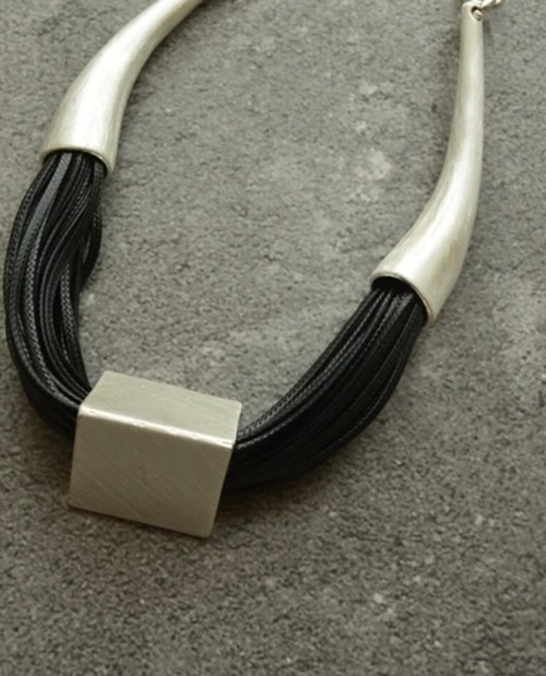 エスニックネックレス