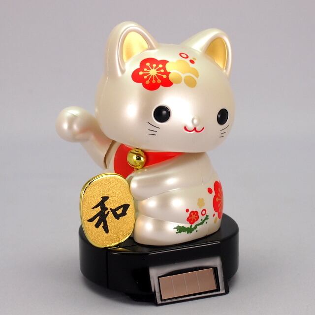 招き猫ちゃん♡ ソーラー赤ちゃん招き猫 （日本の伝統文様シリーズ ‐ 紅白梅） | ねこ