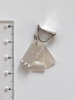 Aile（エール）ー 白蝶貝を重ねたピアス / イヤリング