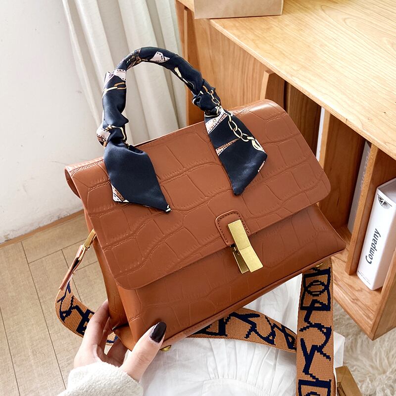 香港スタイルのレトロなビッグバッグレディース2020秋と冬の新しいトレンディなファッションネットセレブリティウエスタンスタイルワイルドワンショルダー脇の下小さな正方形のバッグ Tiancai_Wing_Bag17221490052