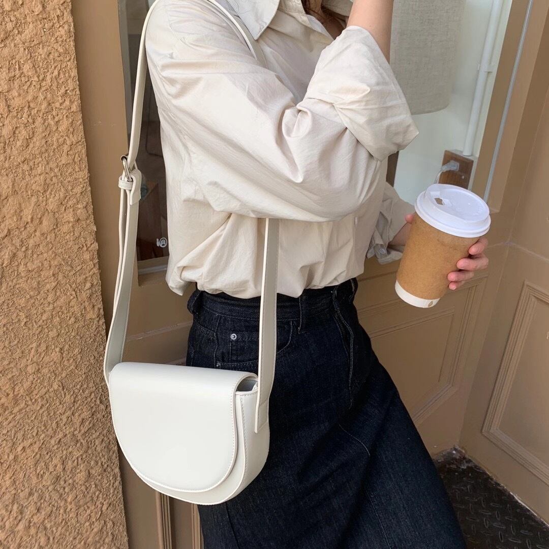 セミサークルショルダーバッグ