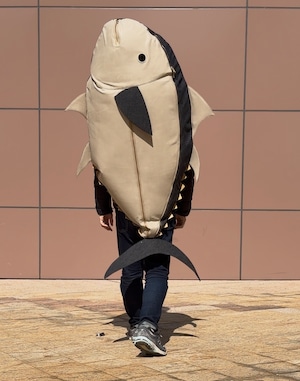 築地にいそうな【全長160cm】巨大まぐろバッグ