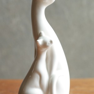 美しいフォルムの、仲睦まじいネコ