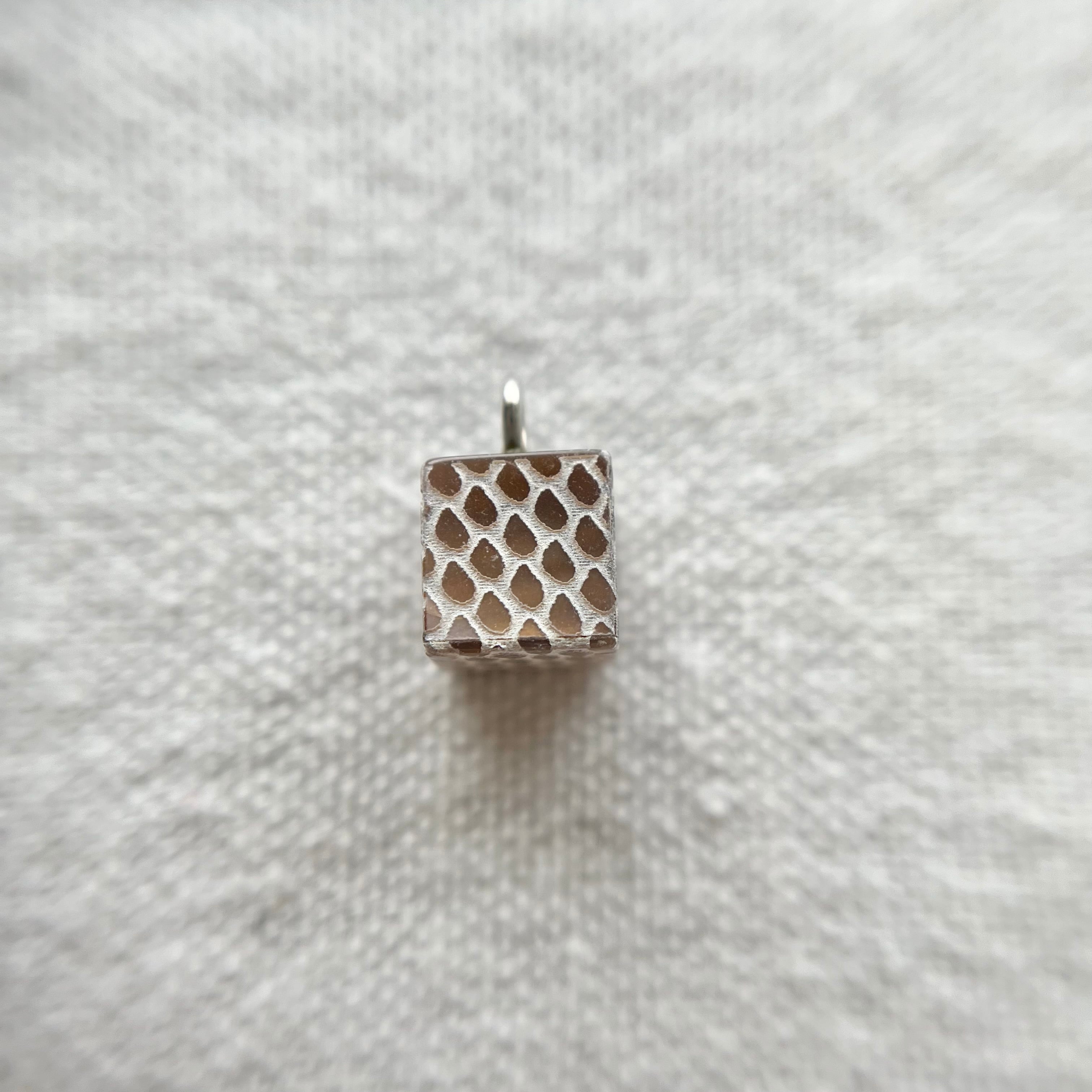 立体スクエア×パイソン柄(茶蝶貝)11㎜