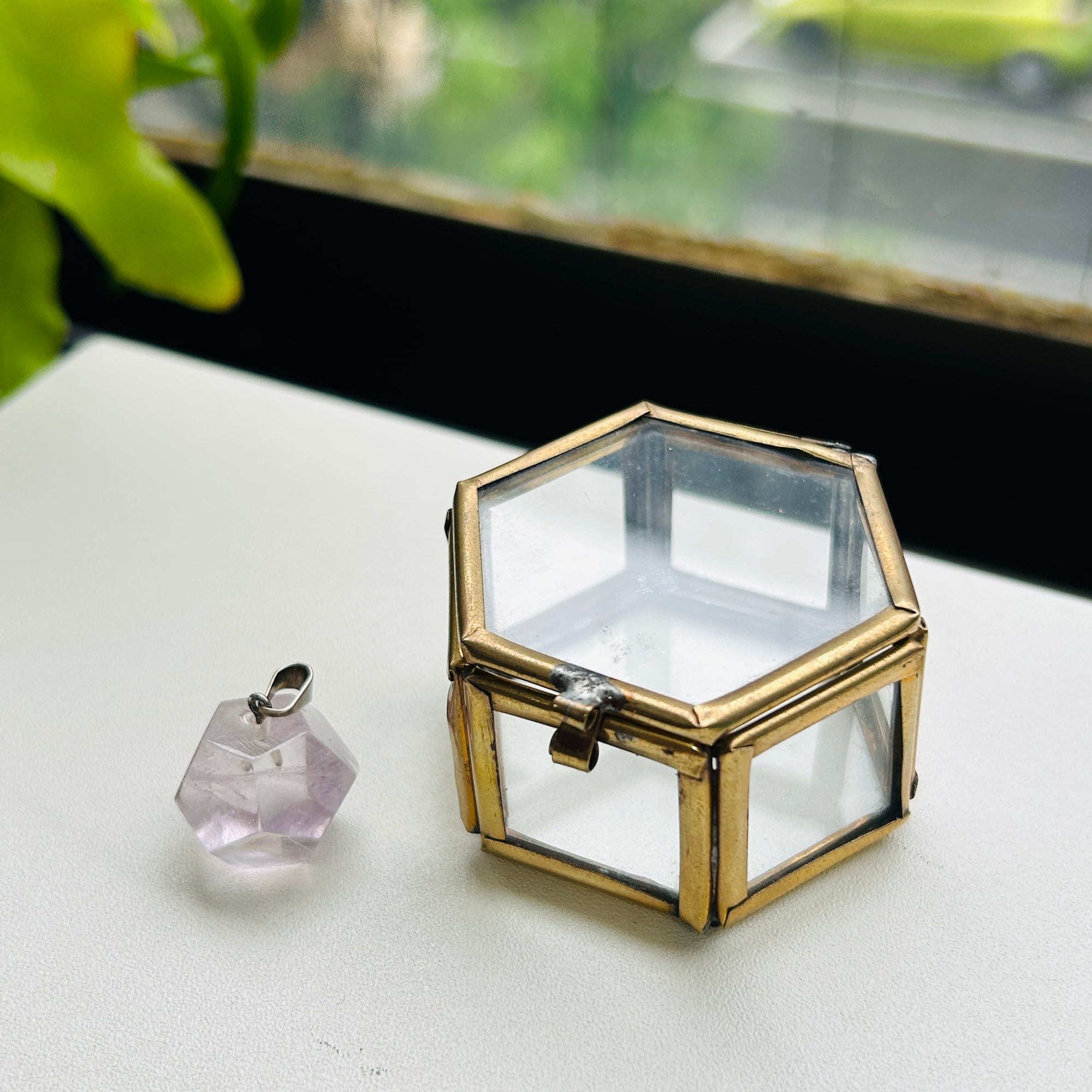 金色蓋付き六角形ガラス瓶 40個セット 六角形ガラス小箱 | Milo Antiques & Vintage