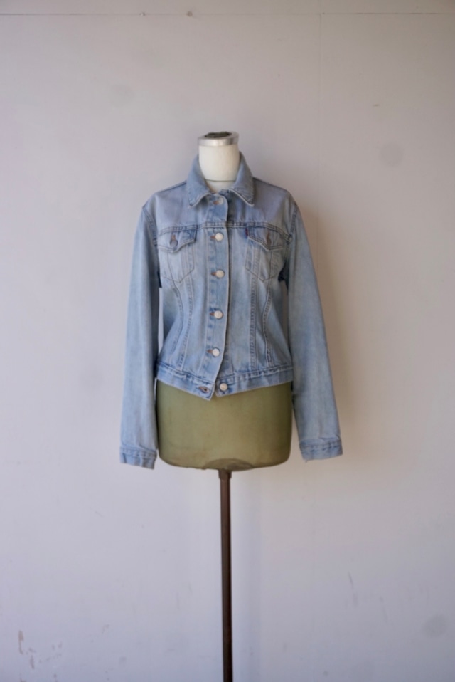 levi's denim jacket