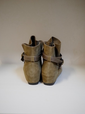 Buckled Suede Ankle Boots / KHAKI