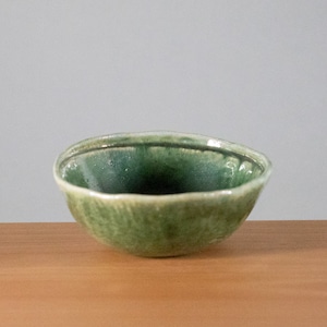 織部　器　　Oribe Glaze Bowl