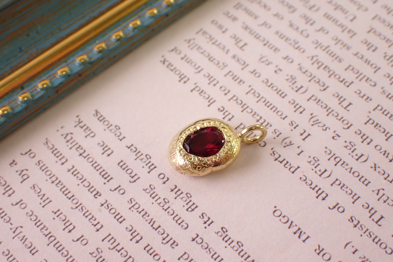 ガーネットペンダントトップ ブラス(真鍮) [D11‐101]