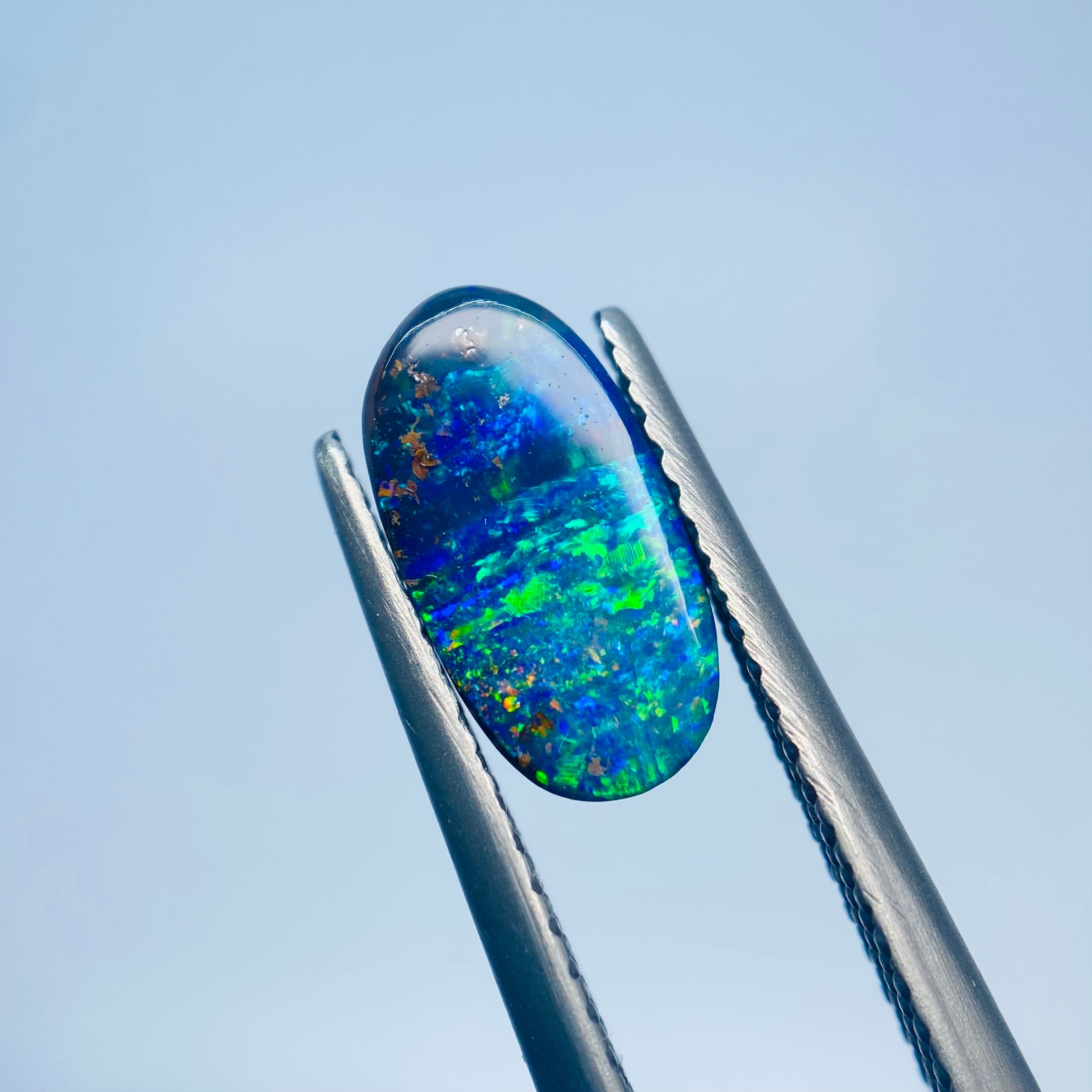 夜空と水面のバイカラーボルダーオパール