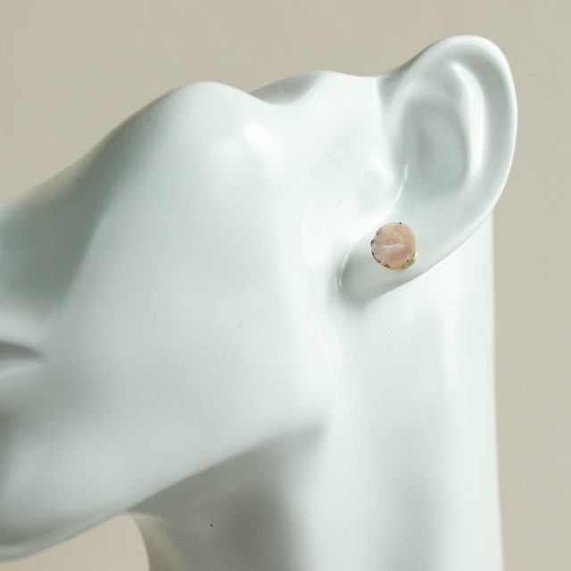 14kgf｜やさしく光る、小さな時間のかけら｜ミニジオードの片耳スタッドピアス