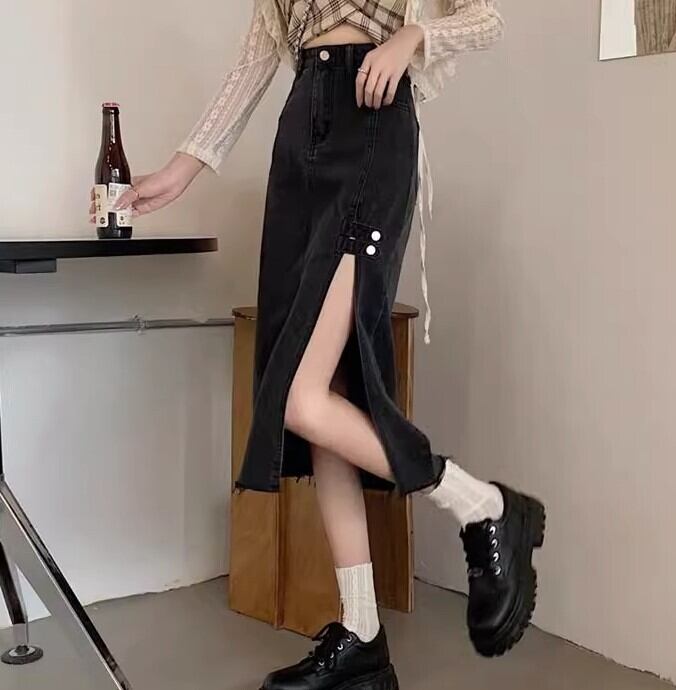 スカート ボトムス デニムスカート ミモレ ミモレ丈 Aライン スリット サイドスリット ハイウエスト ボタン デニム 大人可愛い きれいめ カジュアル おしゃれ お洒落 かっこいい レトロ こなれ感 ラフ マニッシュ ボーイッシュ ルーズ 個性的 クール モダン ゆったり ワイルド 無地 春 夏 10代 20代 30代 レディース 女性用 学生 デート お出かけ 女子会 休日 着回し 普段使い 韓国系 脚長 S M L XL 2XL 3XL 4XL 5XL 大きいサイズ 黒 ブラック 青